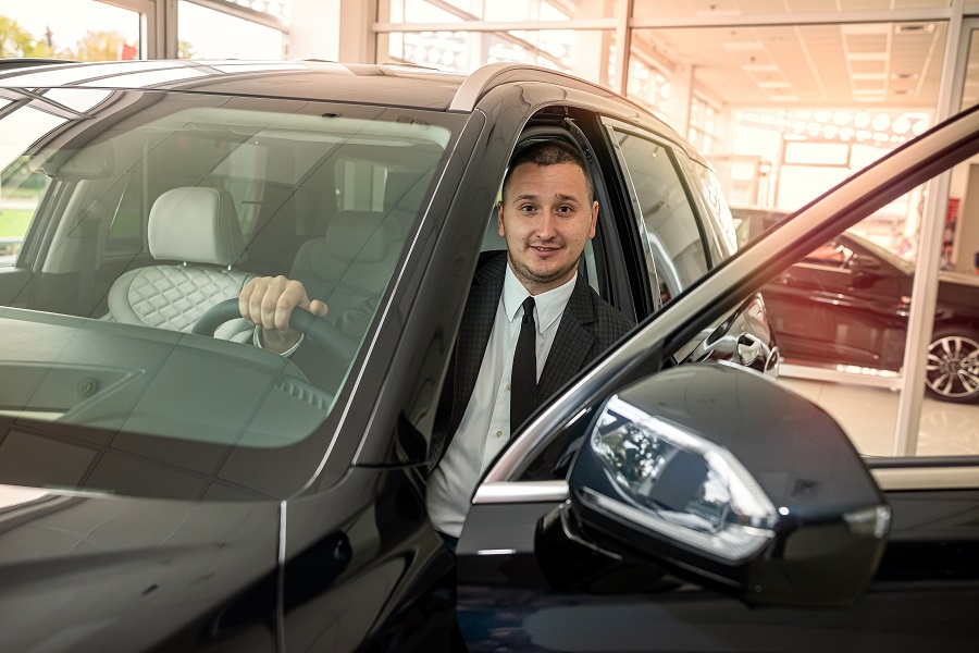Steps to Booking Reliable Corporate Chauffeured Services