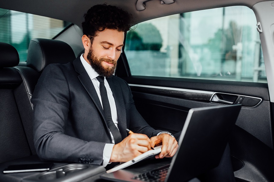 Corporate Chauffeur vs. Ride-Sharing Which Is Best for Executives