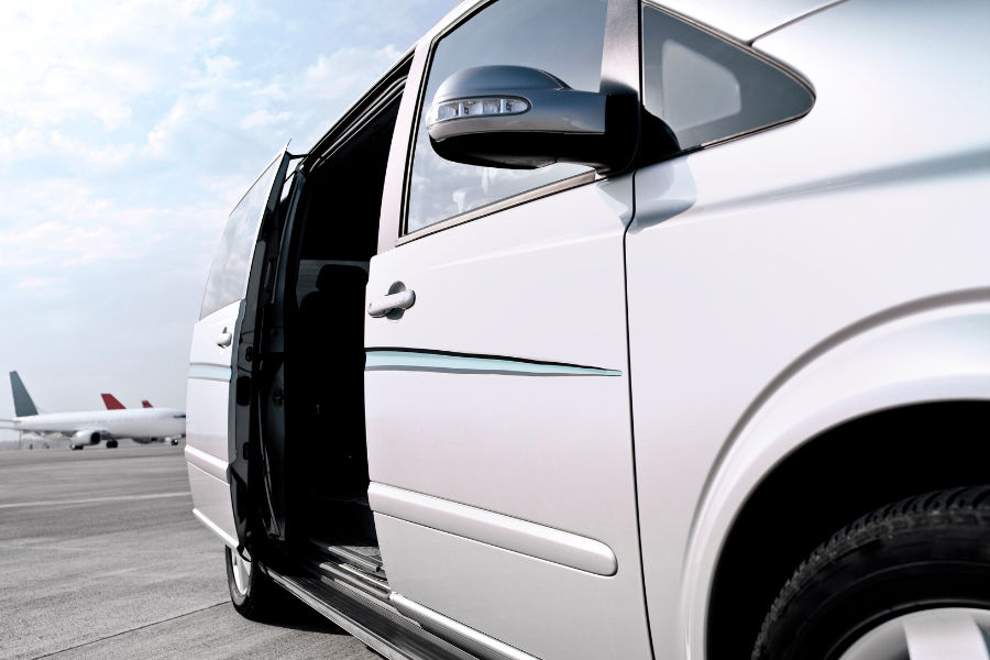 How to Choose the Right Airport Shuttle Service Near You